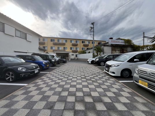 広々とした駐車場