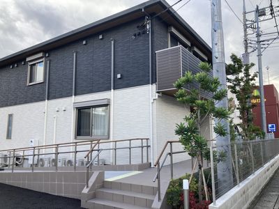 黒白の建物外観