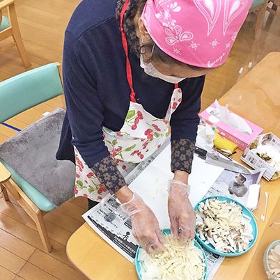 調理の様子の室内