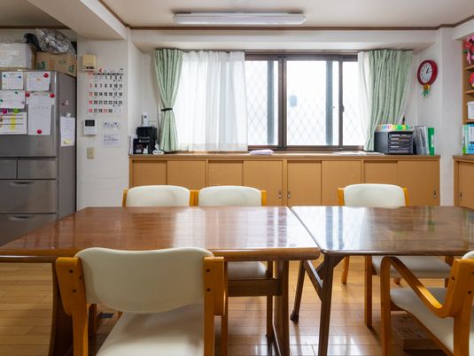 落ち着いた雰囲気の会議室