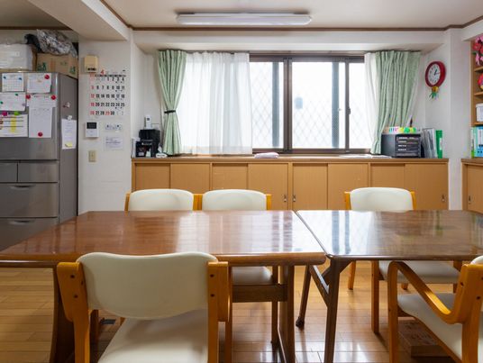 落ち着いた雰囲気の会議室