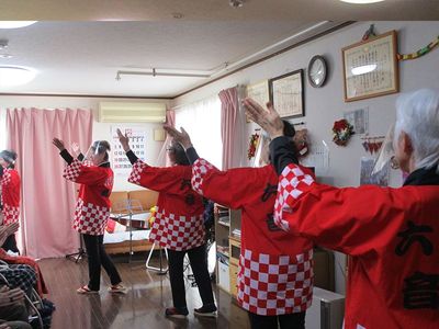 笑顔で活動するスタッフ
