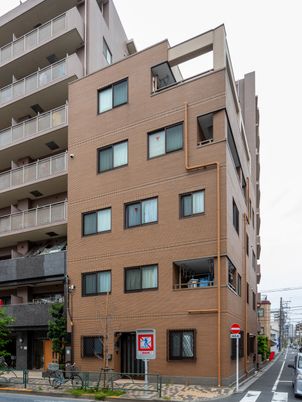 ビルの外観