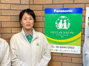 スタッフの立ち姿のエントランス  