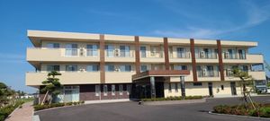 三階建ての建物外観