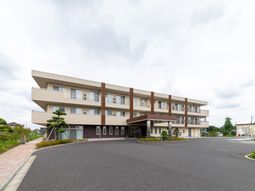 広々とした建物外観