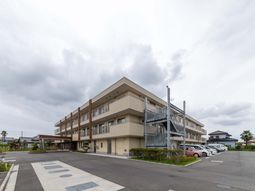 3階建ての建物外観