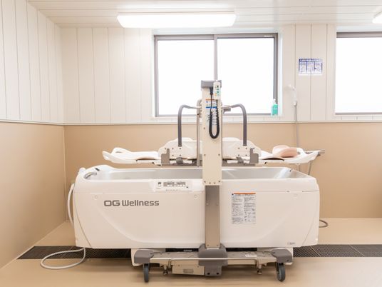 清潔な設備の浴槽