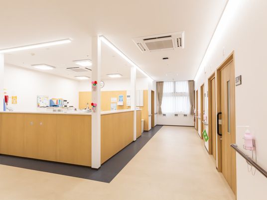 自然光が入る廊下