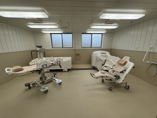 明るく清潔な浴室