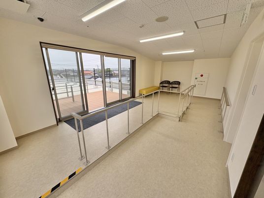 明るく広々としたエントランス