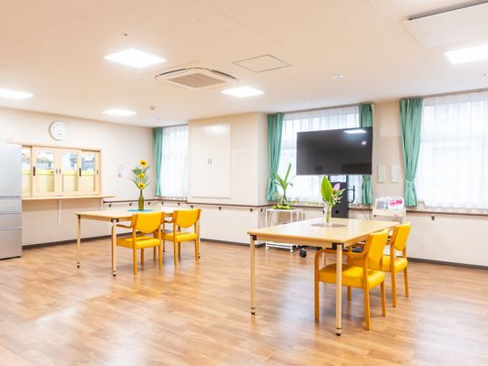 明るいテーブルの部屋