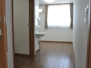 明るい居室の一部