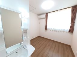 落ち着いた雰囲気の居室