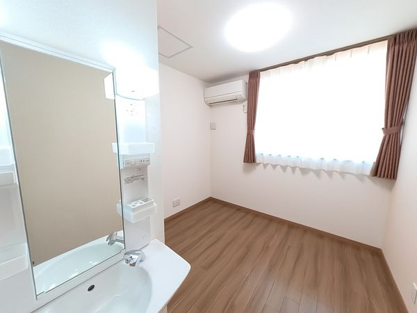 落ち着いた雰囲気の居室