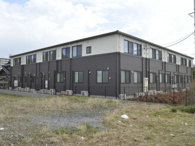 落ち着いた色調の外観
