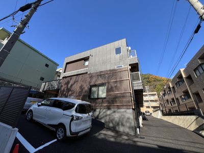 モダンな外観の建物