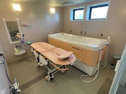 広々としたバリアフリー浴室