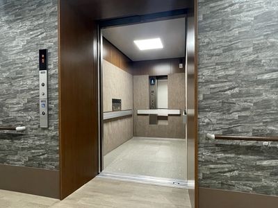 エレベーターの入口