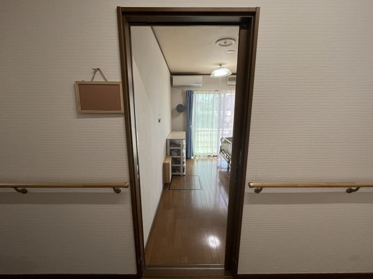 ゆとりのある居室の入口