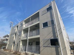 外観とベランダの建物  