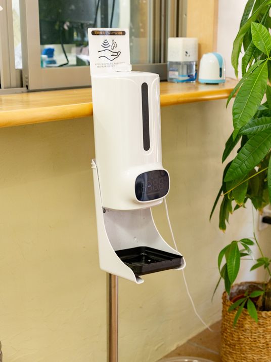 手指消毒器具の設置風景