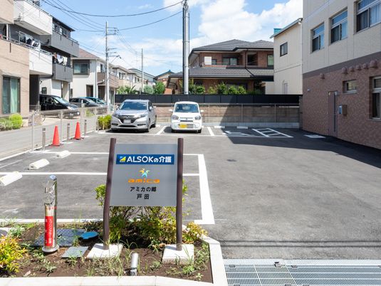 広々とした駐車場
