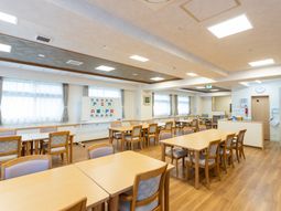 ゆったりとした食堂