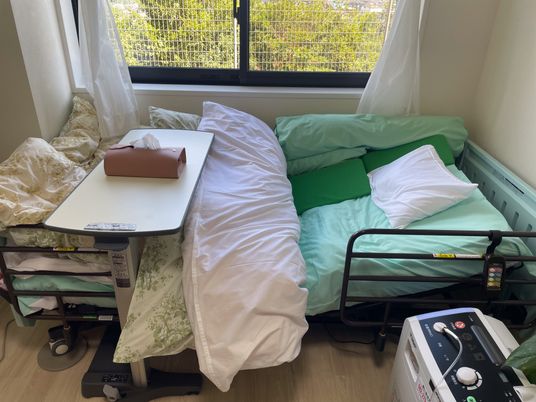 明るい居室の一角
