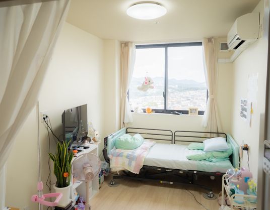 明るい個室の様子