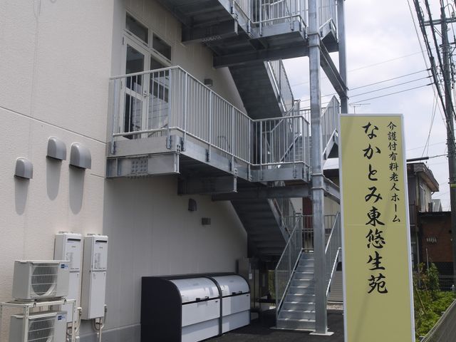 明るい非常階段の外観 外観 非常用の階段が備わった、清潔感のある外観です。安全面にも配慮されており、安心してお過ごしいただけます。