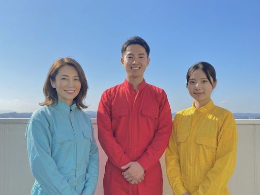 屋上で並ぶスタッフ  