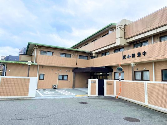 優雅な外観の建物
