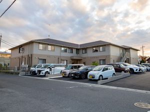駐車場が広い外観  