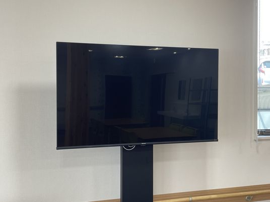 壁掛けテレビのある部屋