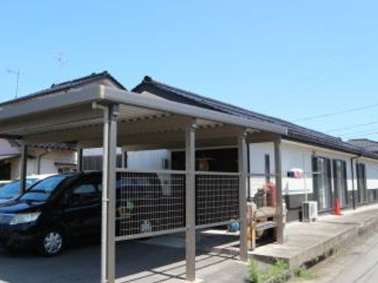 平屋建物の外観  