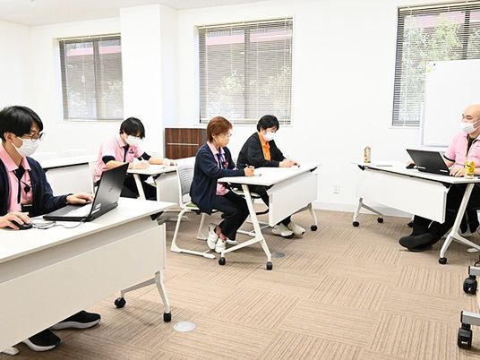 研修中の会議室  