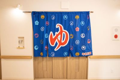 銭湯をイメージさせるのれん