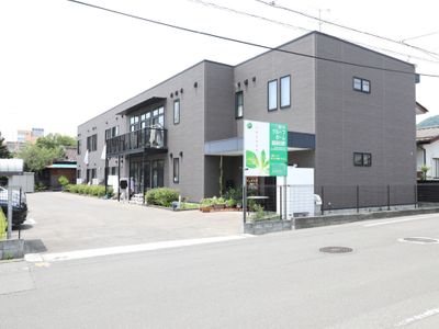 モダンな外観の建物