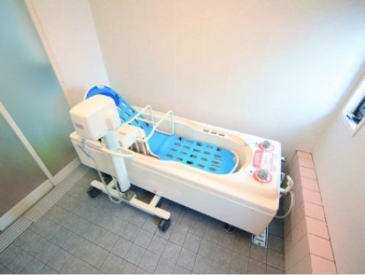 移動式浴槽のある部屋