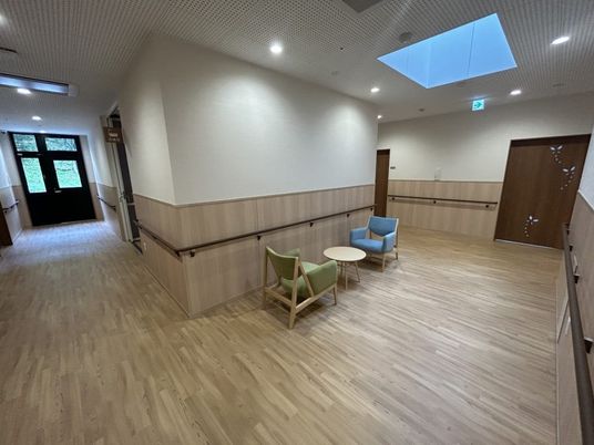 自然光が入る廊下