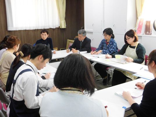 会議が行われている部屋