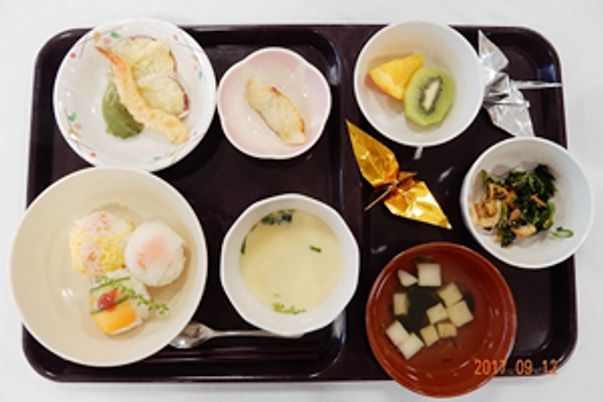 食事提供の様子