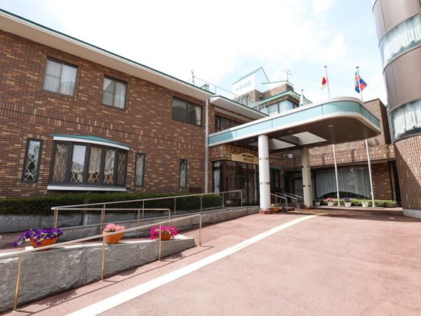 外観の落ち着いた建物