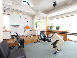 明るい機能訓練室