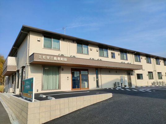 現代的な外観の建物