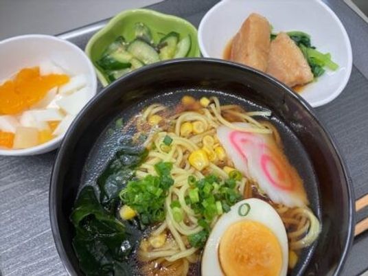 美味しそうな食事