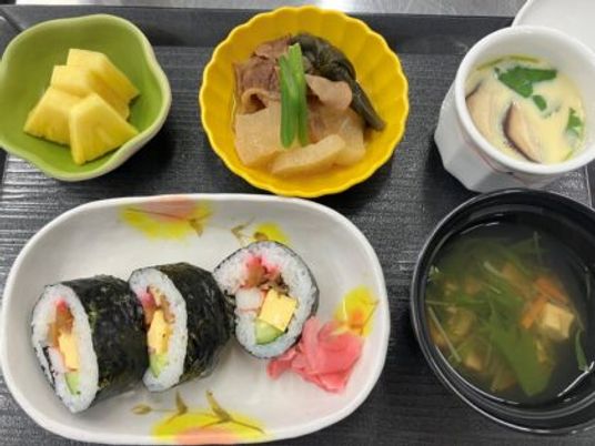彩り豊かな食事の一例