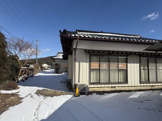 雪景色の外観  
