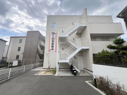 入居者募集中の建物外観  